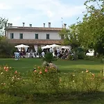 Bed & Breakfast Antico Casale 4*