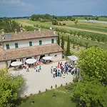 Bed & Breakfast Antico Casale 4*