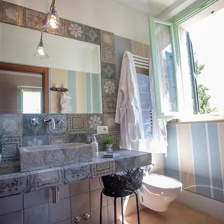 Bed & Breakfast Antico Casale 4*