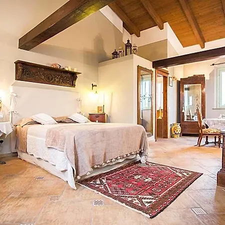 Antico Casale Bed & Breakfast 4*