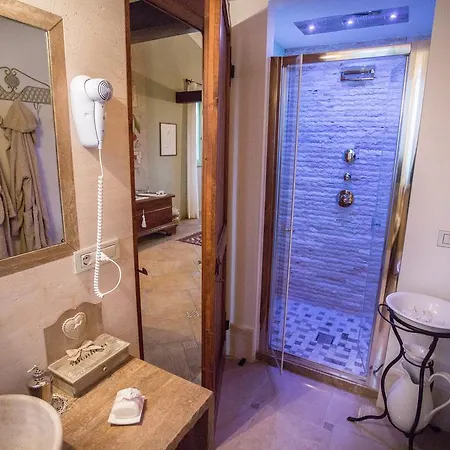 Bed & Breakfast Antico Casale 4*