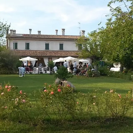 Bed & Breakfast Antico Casale 4*