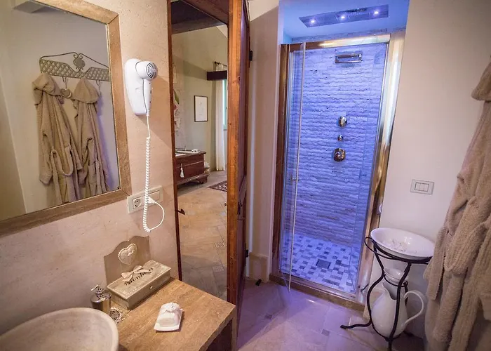 Bed & Breakfast Antico Casale 4*